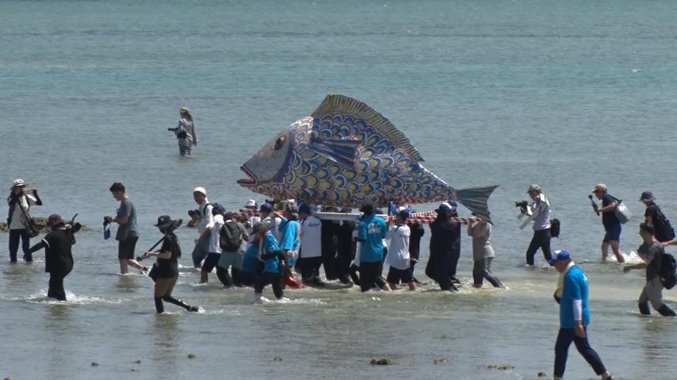 旧暦3月伝統の「サングヮチャー」平安座島 | TBS NEWS DIG