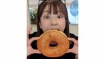 【 若槻千夏 】　「オープン前から食べ物系で並んだの人生初！」　超人気店でドーナツ購入　「顔よりドーナツのがデカい」「ドーナツでかぁ美味しそう」と反響続々|TBS NEWS DIG
