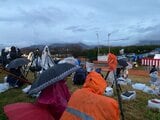 「冬の花火」が長野の夜空に…長野えびす講煙火大会を前に観客が会場に…雨だけど開催 長野市|TBS NEWS DIG