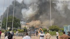 「戦争のような状態」ネパール抗議デモの死者30人に　負傷者1000人超　現地滞在の日本人は空港閉鎖で帰国できず| TBS CROSS DIG with Bloomberg