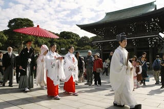 インフレ下でも「ご祝儀」変わらず、結婚式に招かれぬ訳－変えられない「3万円」の壁| TBS CROSS DIG with Bloomberg