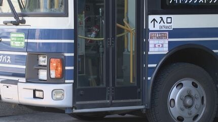 子ども客らを乗せた市バス 前方の扉を開けたまま約220メートル走行