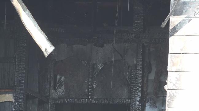 【詳報】「2階から煙が見える」青森県平川市で住宅1棟が焼ける火事　家に住む女性2人が病院搬送　乾燥注意報発表中　火の取り扱いには注意を|TBS NEWS DIG