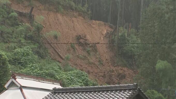 【大雨】「ガザドドと音が…」住宅裏山が高さ20mにわたり崩落　降り始めからの雨量は最大500ミリ超　大分　|　大分のニュース｜OBS NEWS｜大分放送