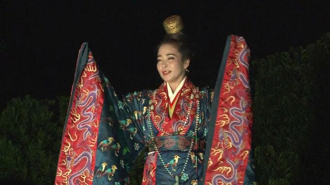 琉球王国時代 最高位の神女「聞得大君」の行幸を再現 斎場御嶽で | 沖縄のニュース|RBC 琉球放送