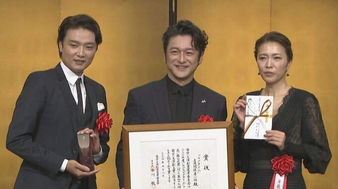 【安蘭けい】菊田一夫演劇賞大賞　石丸幹二さん、井上芳雄さんとともに受賞の喜びを語る　「愛してくださったお客様が沢山いたことが嬉しい」|TBS NEWS DIG