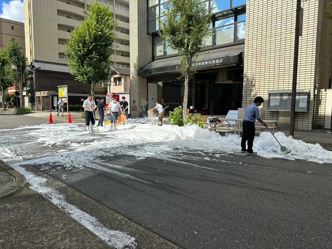 道路が泡まみれに　名古屋市中心部で大量に泡が噴出　消火装置の誤作動か？　名古屋・中区　　|　名古屋・愛知・岐阜・三重のニュース【CBC news】 | CBC web