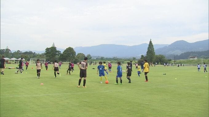 サッカー元日本代表が指導　運動公園のリニューアルで記念セレモニー　|　MRTニュース ｜ ＭＲＴ宮崎放送