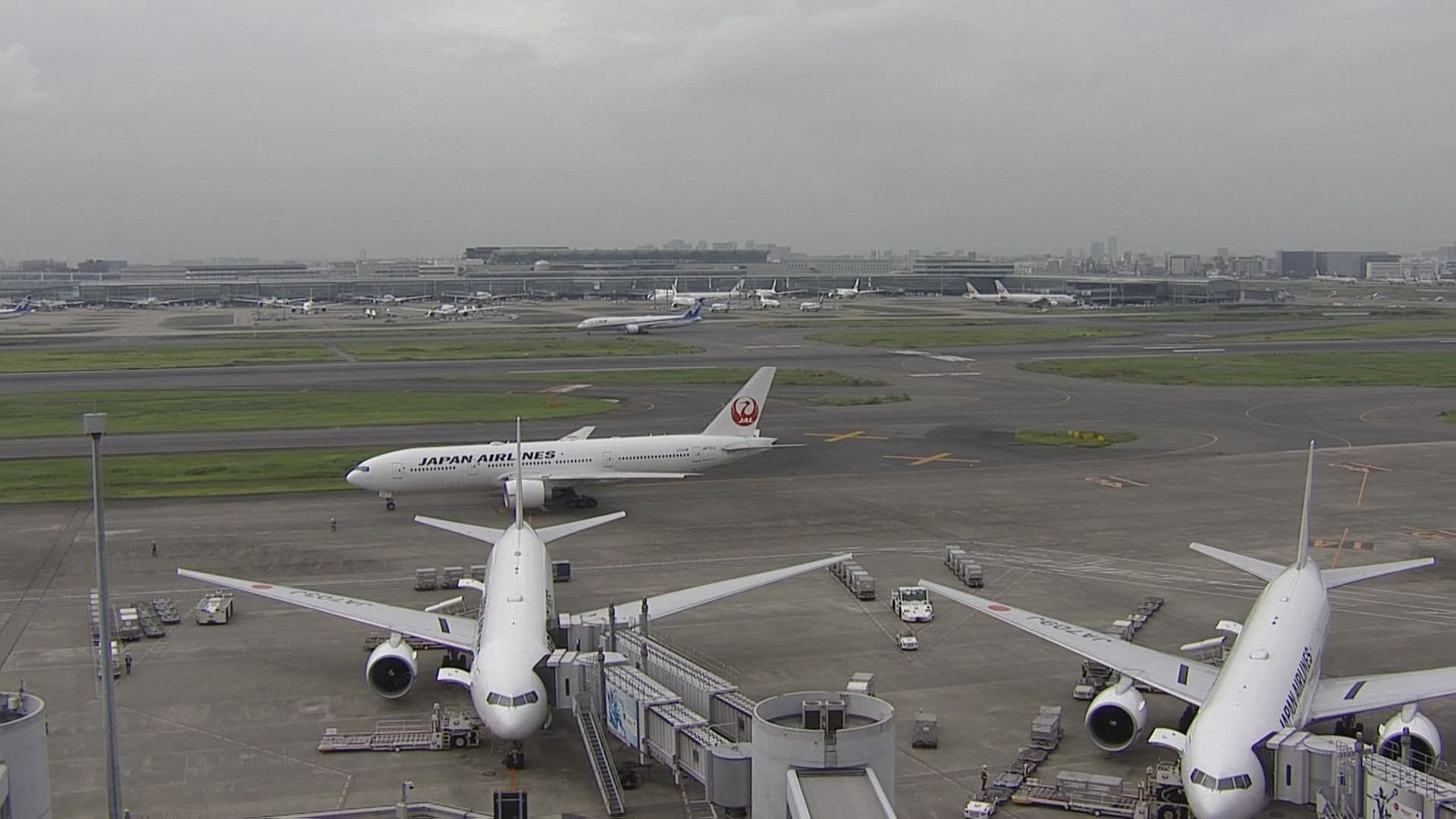 あす雪で空の便が一部欠航 日本航空は大阪伊丹や東北など発着の計32便