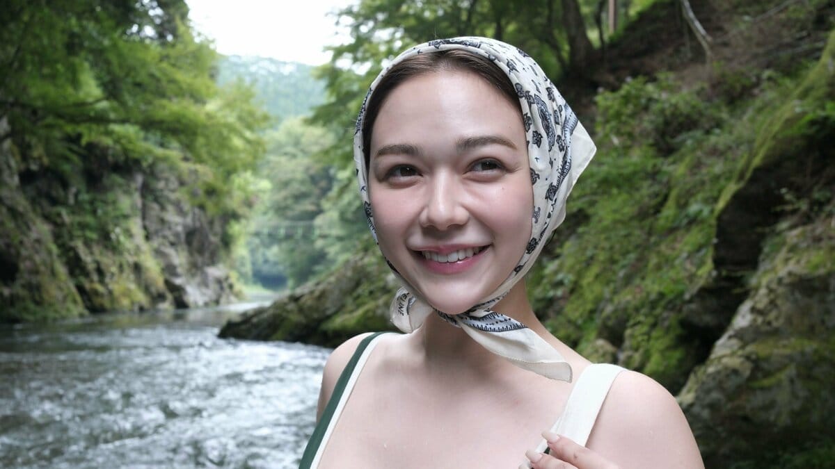 【 村重杏奈 】「パリで買った水着！」ビキニで川遊び＆BBQ　ガチ泳ぎで〝子どもみ…