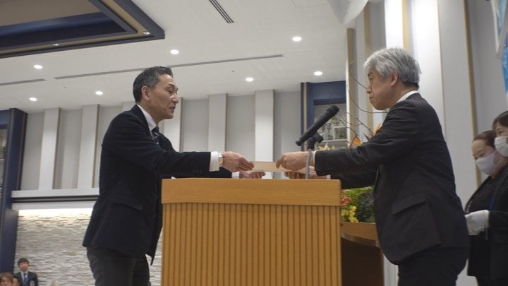 水力発電を活用した県の電力プラン＝シン・やまなしパワー　参加企業36社に県が認証書を交付　山梨