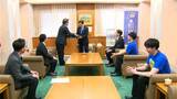 新生Vリーグ初代王者のフラーゴラッド鹿児島 県庁で塩田知事に優勝報告 27日はファン感謝祭 | 鹿児島のニュース|MBC NEWS|南日本放送