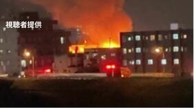速報　札幌市白石区の住宅から出火　隣の住宅にも延焼　消防車など20台が出動して消火活動中　けが人の情報なし|TBS NEWS DIG