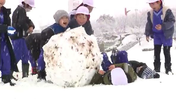 北部に連日の雪【大北地域に大雪警報】昼過ぎも山沿い中心に断続的に強い雪の見込み　公園では小学生が雪遊びに歓声　長野　|　SBC NEWS | 長野のニュース | SBC信越放送