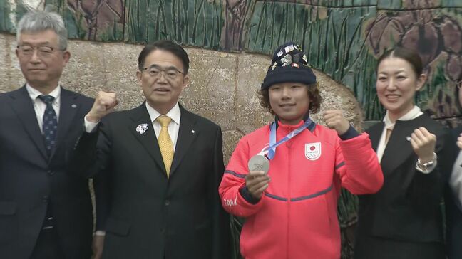 「楽しみながら自分の競技を愛し続けて」長谷川帝勝選手が子どもたちにエール 男子スノーボード「スロープスタイル」 ミラノ・コルティナオリンピックで銀メダル 地元愛知で大村知事に報告|TBS NEWS DIG