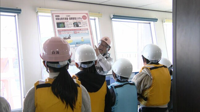 「海の仕事する人はすごいな」小学生が浚渫船「アポロ18号」に　福岡県北九州市|TBS NEWS DIG