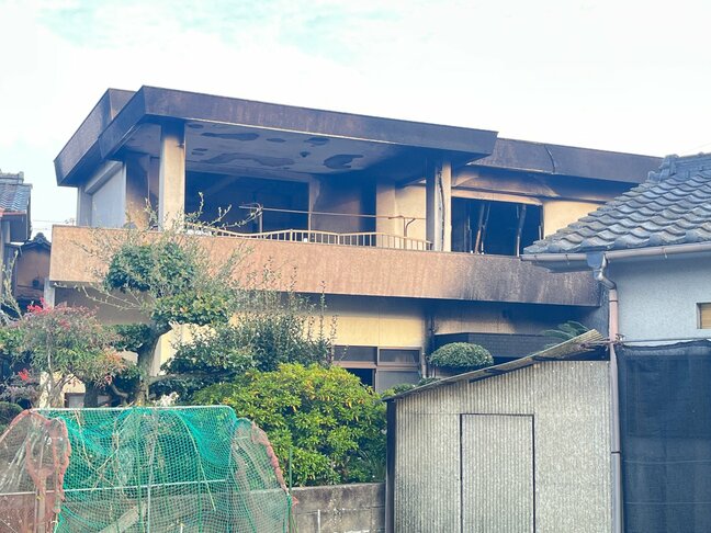 「2階から炎が見える」住宅1棟が燃える火事　家に住んでいたとみられる女性（70代）が死亡　夫は無事　広島・福山市|TBS NEWS DIG