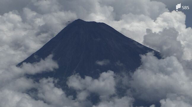 富士山 静岡県側も山開き 新たな登山規制導入 事前登録義務づけ 1人4000円入山料徴収|TBS NEWS DIG