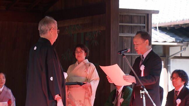 後楽園で“岡山きもの文化人”の表彰式　医師の園部宏さんが受賞「きものの歴史とかすばらしさを普及できたら」【岡山】|TBS NEWS DIG