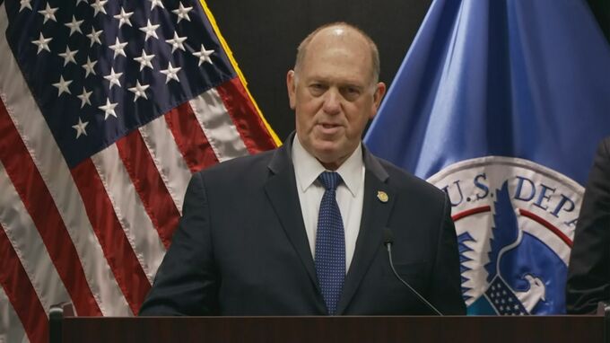 トランプ政権 移民摘発の態勢縮小の可能性示す　高まる世論の反発で強硬姿勢の軌道修正図る