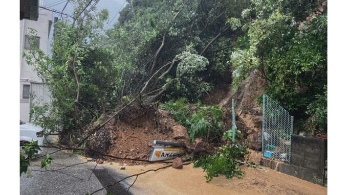 民家裏で高さ10メートル×幅20メートルがけ崩れ発生　警察が付近住民避難呼びかけ　長崎県雲仙市　|　長崎のニュース | 天気 | NBC長崎放送