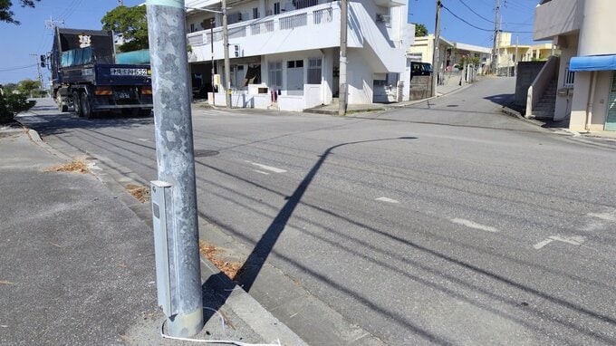 【速報】10代とみられる男性2人が死傷　原付バイクが街灯に衝突　沖縄県うるま市　|　沖縄のニュース｜RBC 琉球放送