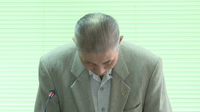 議会で謝罪する羽立秀光市議