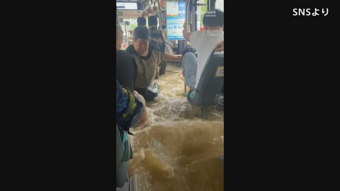 「バスの車内は腰のあたりまで浸水」中国・江蘇省で台風4号による大雨被害広がる|TBS NEWS DIG