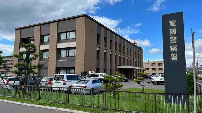 ガラスが破壊された飲食店、近くに右手から流血の“泥酔”した男…器物損壊容疑の36歳男「思い出せません」北海道室蘭市|TBS NEWS DIG