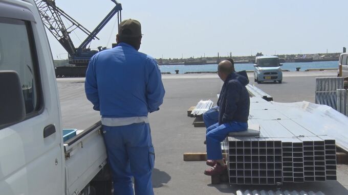 ミサイル駆逐艦の寄港で港湾関係者がストライキ　貨物船の荷下ろしできず、スーパーで一部商品が品薄に|TBS NEWS DIG