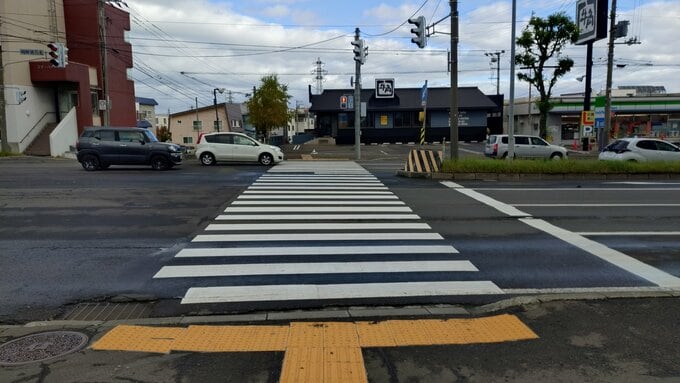 【速報】小学生低学年とみられる男の子2人が車にはねられけが　横断歩道を渡っていた際に直進してきた車と　札幌市白石区　|　北海道のニュース｜HBC北海道放送