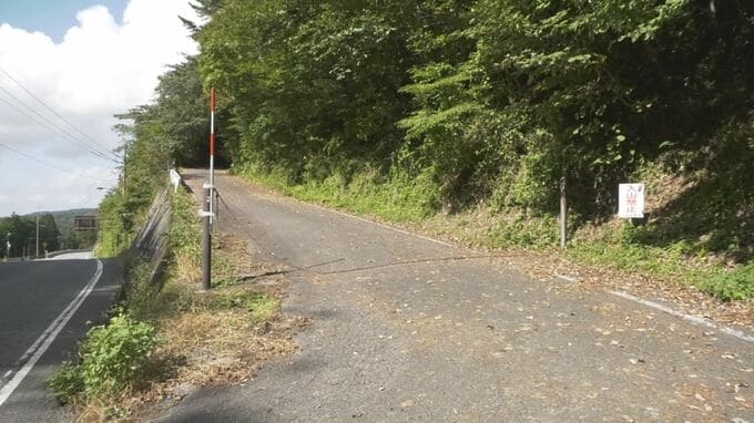 進入を禁止するチェーンに衝突し男性死亡　鳥取県江府町の農道で大型バイク死亡事故|TBS NEWS DIG