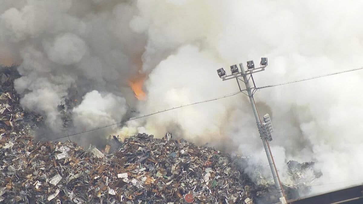 大同特殊鋼の火事 約37時間経っても鎮火せず 火は鉄くずなどの廃材を保管するスペースから… 愛知･東海市の知多工場