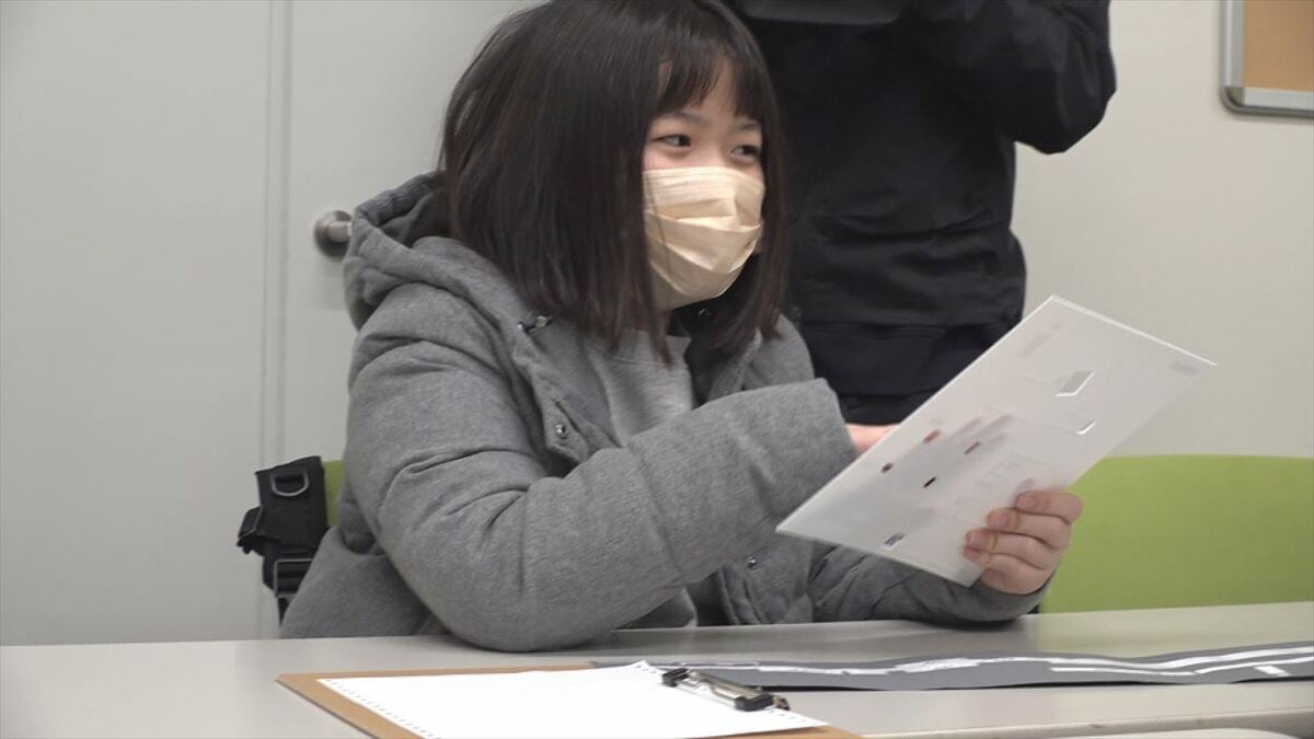 触ってわかる駅の地図　目が不自由な子どもたちに新潟大学とJR東日本が作成　構内で体験会　山梨・甲府