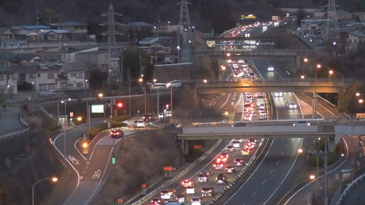 中央道は元日から渋滞　上り・小仏トンネル付近先頭に19キロ【1日午後5時現在】