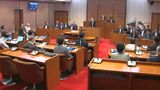 笠岡市議会臨時会で議員の報酬を引き下げる2つの条例改正案 市民団体の案は否決され、議会4会派の案が可決【岡山】|TBS NEWS DIG