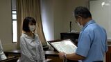 「絶対この子だと直感で思った」行方不明の男子小学生を発見した35歳主婦に警察が感謝状ー静岡・富士宮市|TBS NEWS DIG