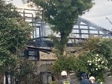 【現場写真】富山空港近く建物火災 現場は富山南総合公園そばの建物 燃えたのは住宅か けが人の有無は不明 消防車9台など出動|TBS NEWS DIG