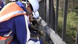 県管理の橋梁の約4割が建設から50年以上 老朽化対策が課題となる中で生徒が補修作業を体験 岩手・宮古市|TBS NEWS DIG