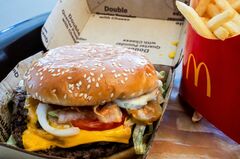 米マクドナルドの集団食中毒、ほぼ共通点ない患者の便検査から発覚| TBS CROSS DIG with Bloomberg
