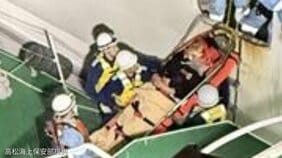 男子大学生（22）が船内の６階から４階のエントランスホールまで（高さ約８メートル）誤って転落か　航行中の「フェリーおれんじ えひめ」船内で事故　「乗客が階段から落ちて、出血して意識が朦ろうとなっている」と通報|TBS NEWS DIG