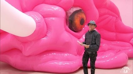 MTV ロゴ デザイン ピンクの立方体 鉄平サイン有 USED 懸賞当選商品 巨大なゾウを通して自由を問う 現代美術家・椿昇さんの個展が十和田市
