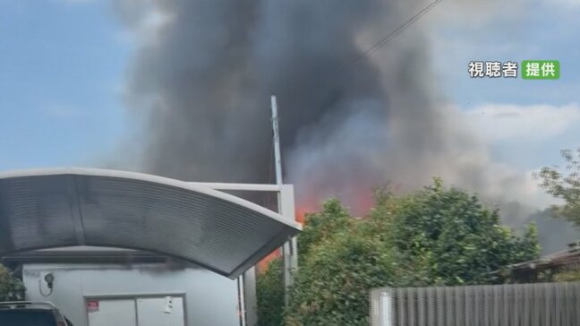 「住宅の物置が燃えている」物置2棟と車1台を全焼 直前に火を使って蜂の巣を駆除する作業か 出火原因を調べる 山梨|TBS NEWS DIG