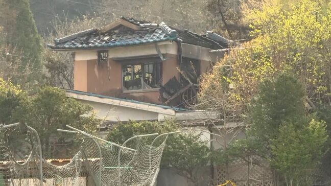 焼け跡から2人が遺体で見つかる　木造2階建ての住宅が焼ける　連絡が取れない住人が…身元の確認を進める　長野・安曇野市|TBS NEWS DIG