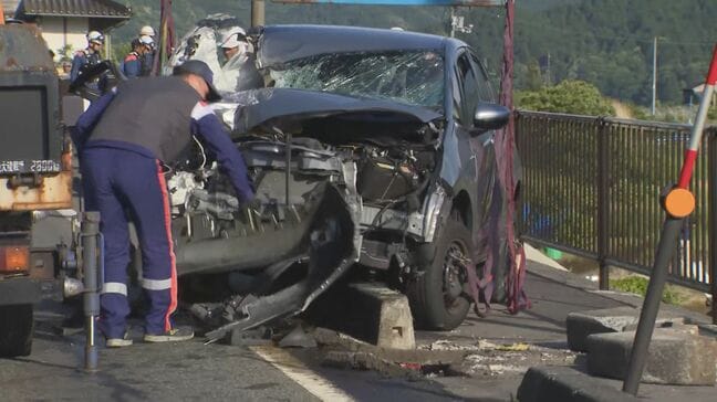 国道でミキサー車と乗用車が正面衝突…「乗用車を避けようとしたミキサー車が道路から転落した」 神奈川県横浜市の男性(70)が運転するレンタカーが対向車線にはみ出したか 男性は死亡、同乗の妻(68)が大けが ミキサー車運転の女性(55)は一時車内に閉じ込められる|TBS NEWS DIG