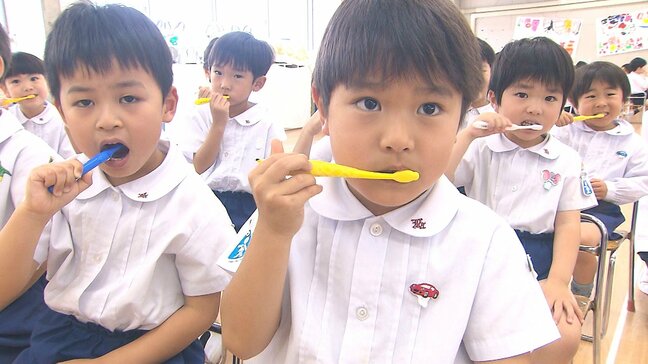 幼稚園で歯磨き教室 歯科衛生士を目指す学生が園児に正しい磨き方を指導 大分|TBS NEWS DIG