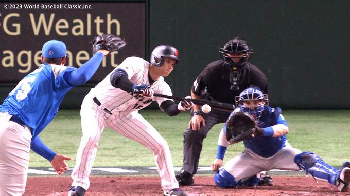 侍ジャパンが先制！大谷の意表を突いたバントから3回1死一・三塁に吉田のセカンドゴロ間 吉田は9打点目【WBC準々決勝】|TBS NEWS DIG