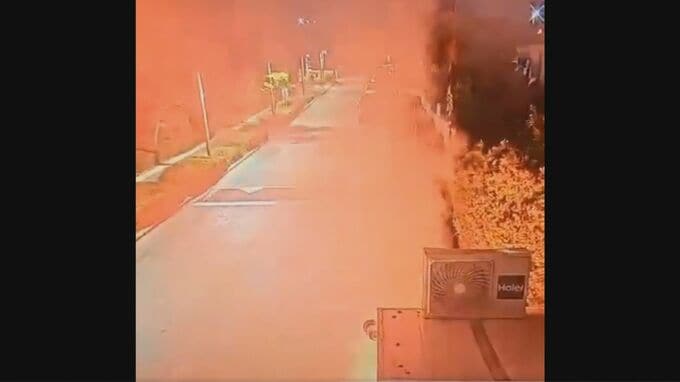 イスラエル・ネタニヤフ首相の私邸に閃光弾発射した3人を逮捕|TBS NEWS DIG