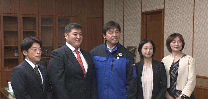 元・大関「出島」の大鳴戸親方が義援金を寄付|TBS NEWS DIG