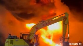 「火柱があがっている」鉄くずやバッテリーなどの廃材を焼く火事 出火から6時間経った現在も消火作業中【13日午前10時現在 香川】|TBS NEWS DIG